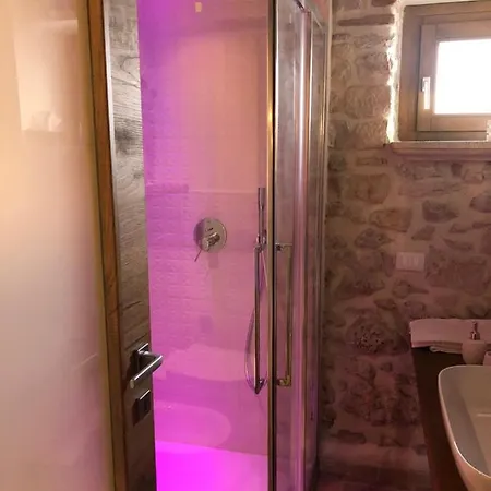 Le Dimore Nel Borgo 4* بيسكوكوستانزو