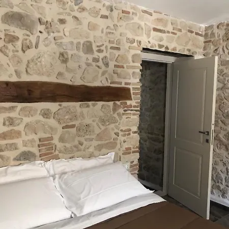 Le Dimore Nel Borgo فندق مبيت وإفطار 4*