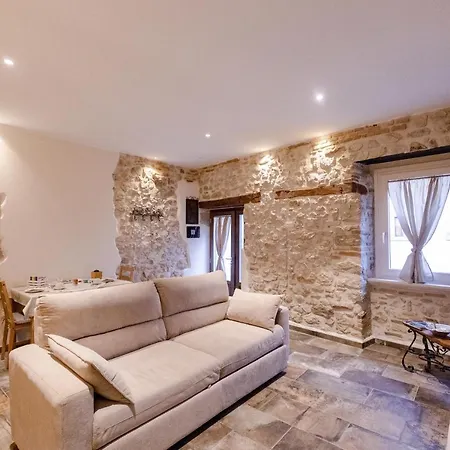 فندق مبيت وإفطار Le Dimore Nel Borgo بيسكوكوستانزو