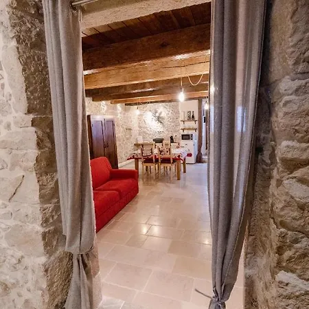 فندق مبيت وإفطار Le Dimore Nel Borgo بيسكوكوستانزو