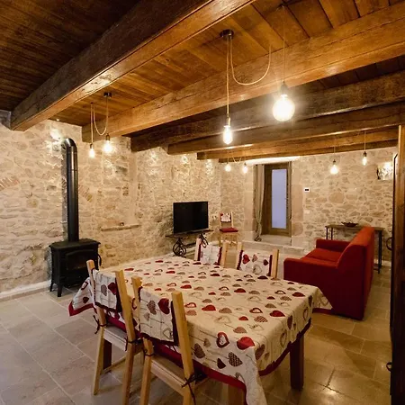 فندق مبيت وإفطار Le Dimore Nel Borgo بيسكوكوستانزو