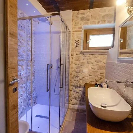 فندق مبيت وإفطار Le Dimore Nel Borgo بيسكوكوستانزو