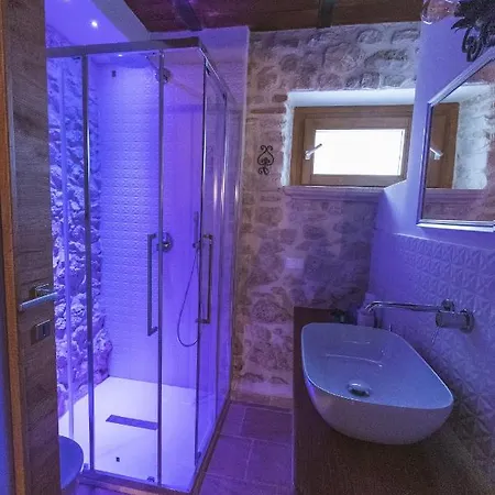 Le Dimore Nel Borgo فندق مبيت وإفطار بيسكوكوستانزو