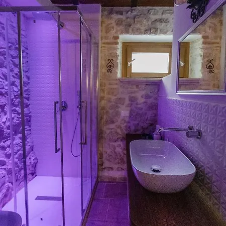 Le Dimore Nel Borgo فندق مبيت وإفطار بيسكوكوستانزو